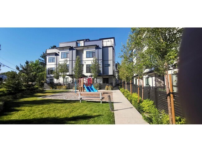 Photo du bâtiment - 16828 Boxwood Dr