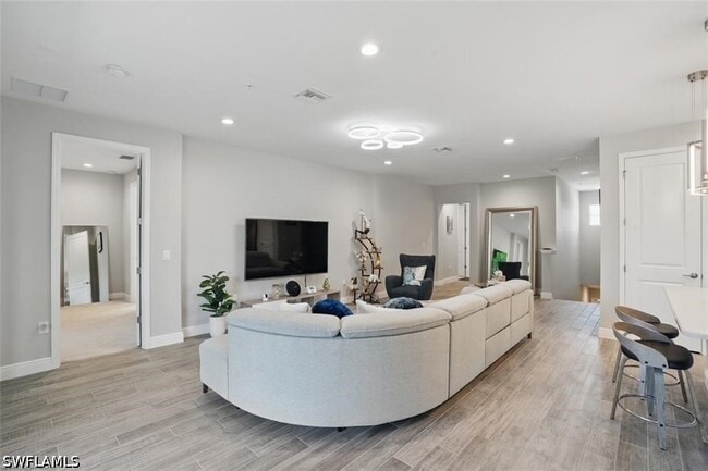 Building Photo - 2567 Seychelles Dr