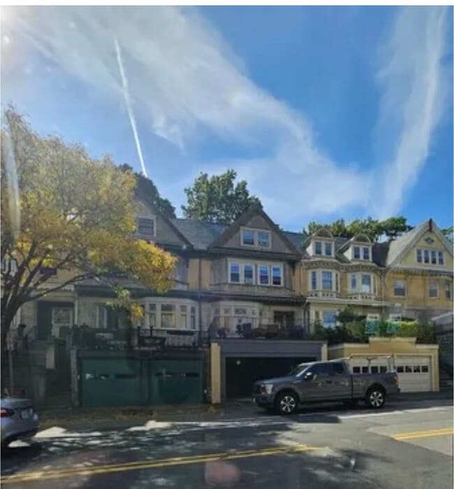 Building Photo - 686 Washington St