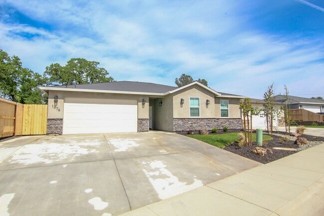 Building Photo - New Home for Rent in Redding CA | Solar, 2 Car Garage, Covered Patio, No Pets