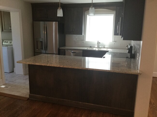 Building Photo - 2 Bed 1 Bath Renovated Home Forest Hill Pa...