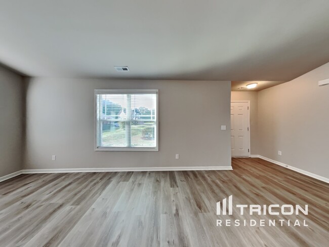 Foto del edificio - 169 Willow Ridge Cir