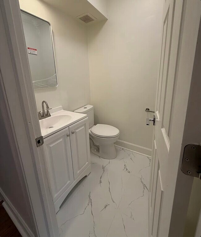 Building Photo - 2642 Emery St