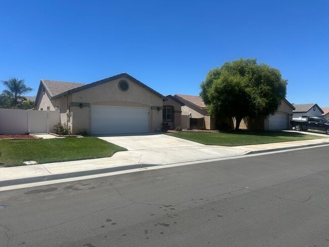Building Photo - Single Story cul-de-sac 3Beds/2Bath Home i...
