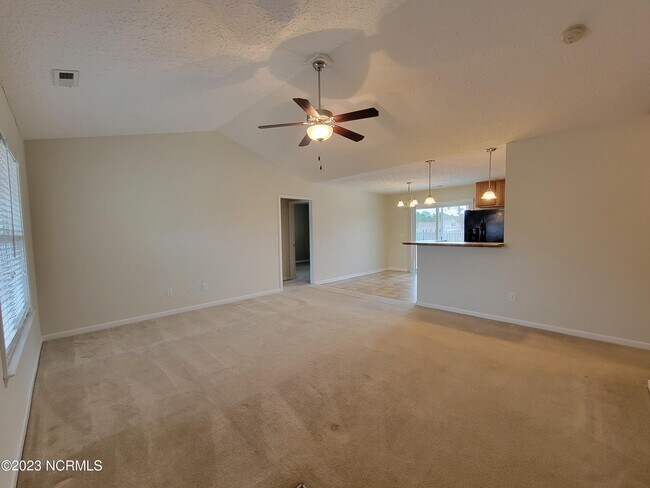 Building Photo - 416 Amaryllis Ln