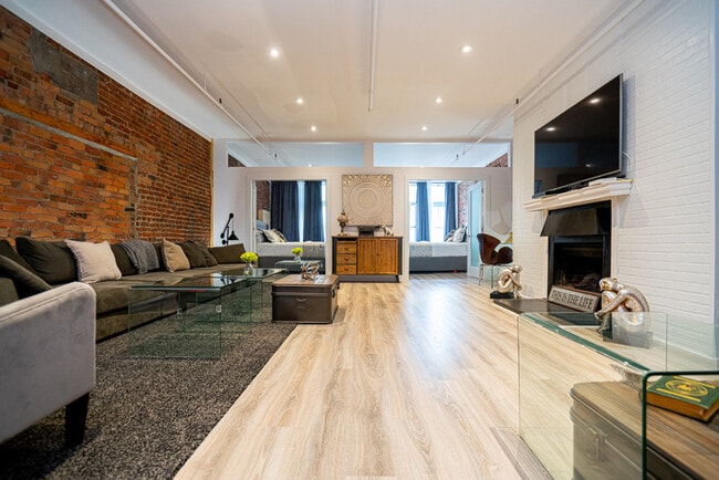 Photo du bâtiment - 7 Rue Notre-Dame Ouest-SI FL2-ID1602027P