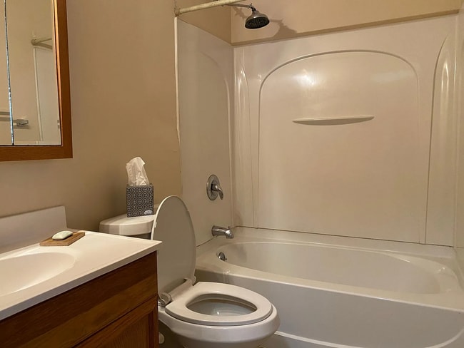 Building Photo - Charming 2 Bed / 1 Bath Cape Cod in Camp T...