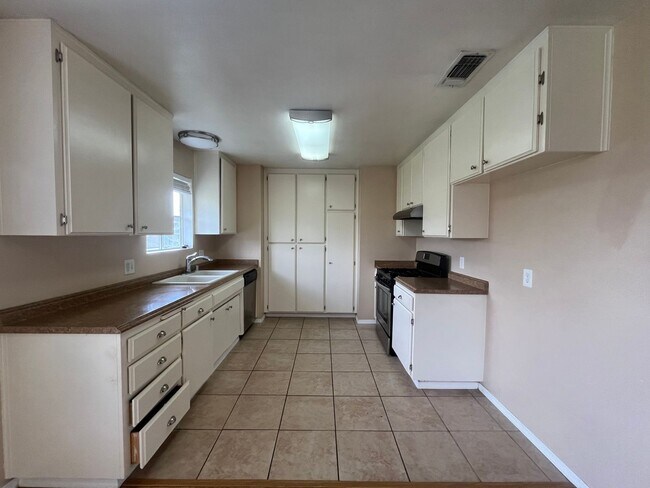 Foto del edificio - Golden Hills!