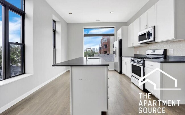 Building Photo - 4 bedroom in Chicago IL 60642