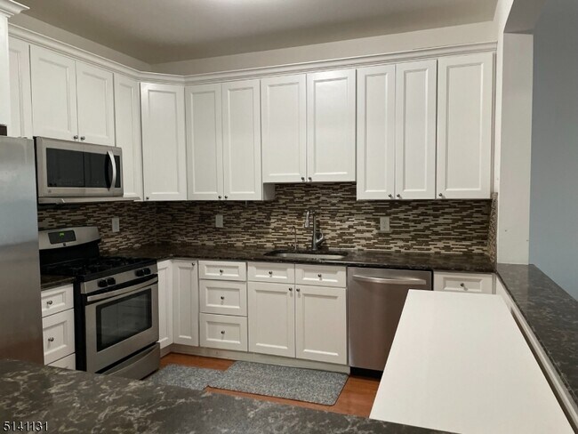 Building Photo - 65 Summerhill Dr