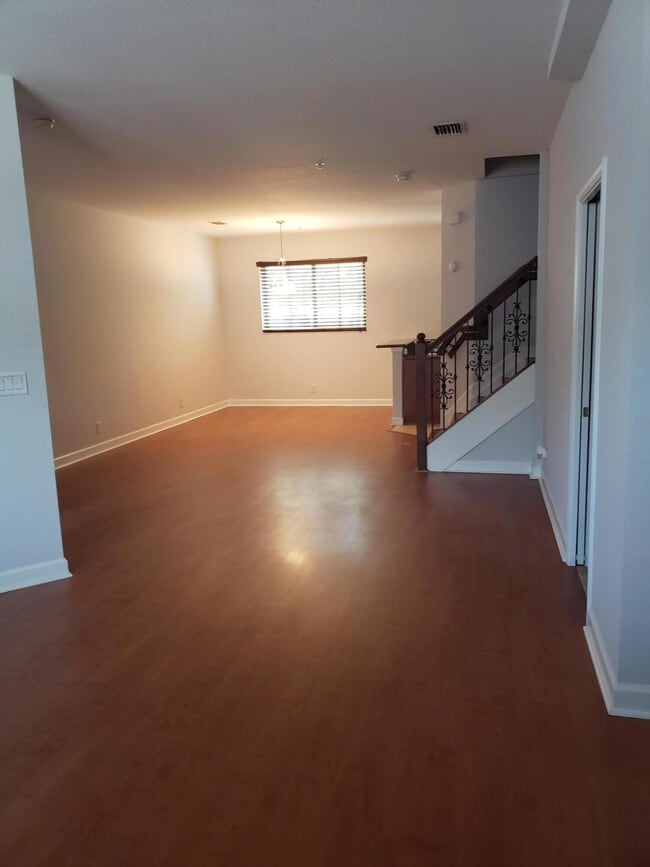 Building Photo - 325 Bayfront Dr