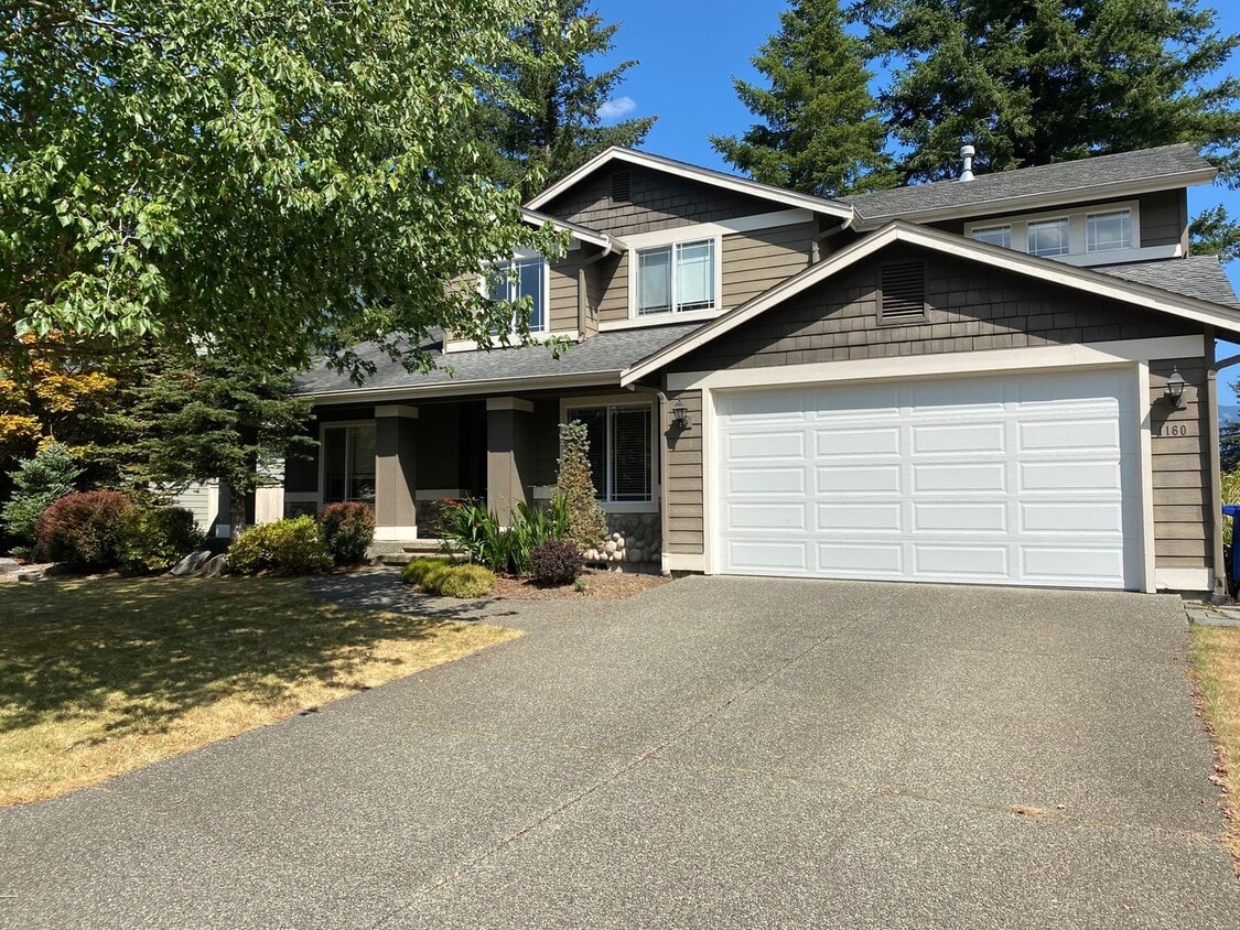 Primary Photo - Wonderfully maintained home in quiet neigh...