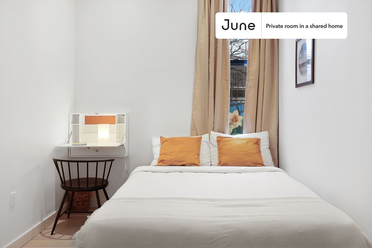 Primary Photo - Private bedroom in 6 bed/3 bath Home
