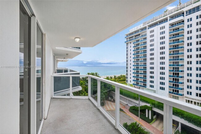 Foto del edificio - 2401 Collins Ave
