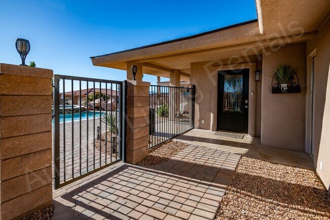 Building Photo - FURNISHED POOL HOME