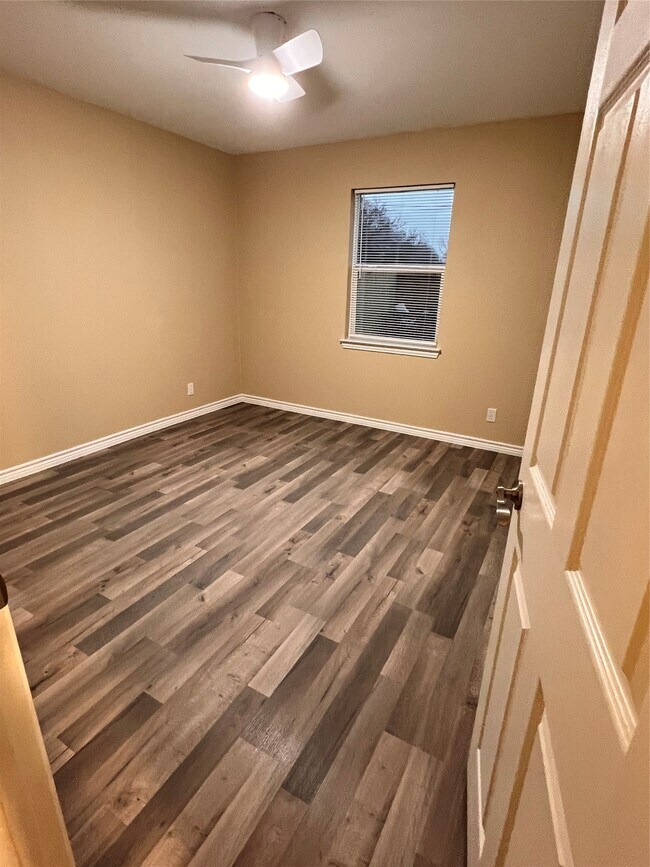 Foto del edificio - 27803 Calvert Rd