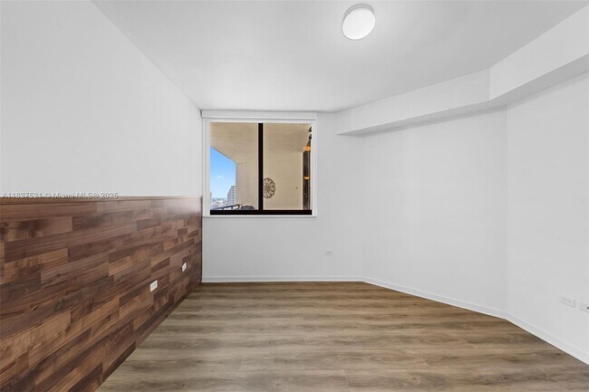 Foto del edificio - 999 SW 1st Ave