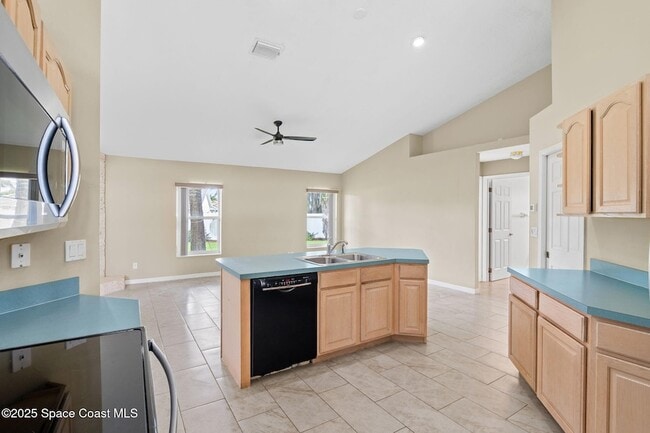 Foto del edificio - 475 Buttonwood Dr