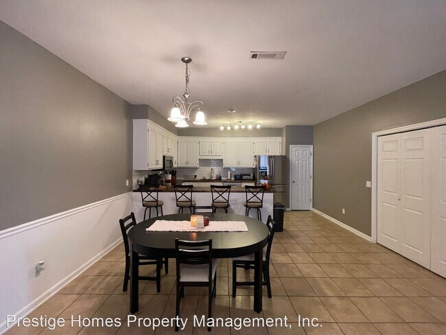 Foto del edificio - 3 br, 2 bath House - 136 Concord Ave.