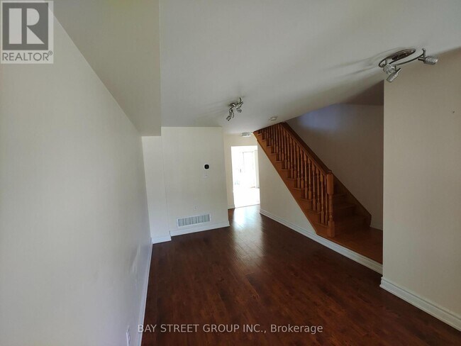 Building Photo - 19 MacGregor Ave