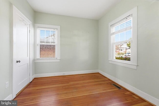 Building Photo - 5114 19th Rd N