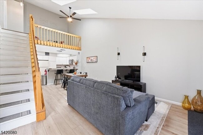 Building Photo - 322 Greenbriar Dr