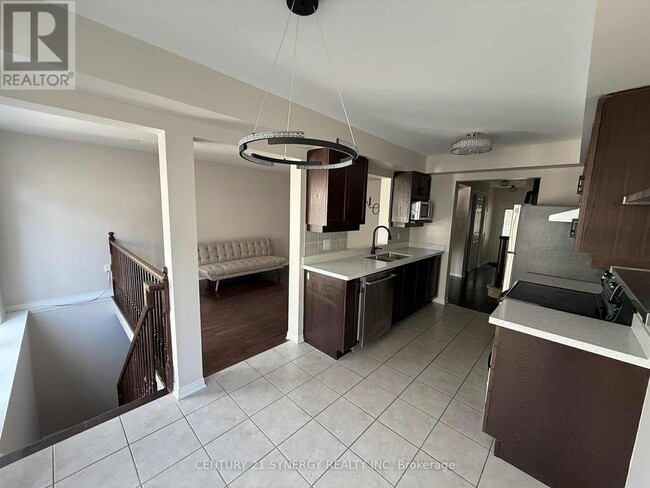 Building Photo - 554 Ashbourne Crescent