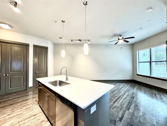 Foto del edificio - 5454 Washington Ave