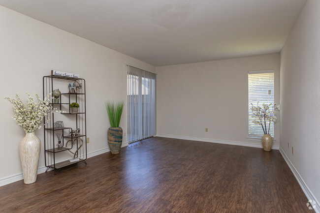 2 BR, 2 BA - 1050 SF - L'Esplanade