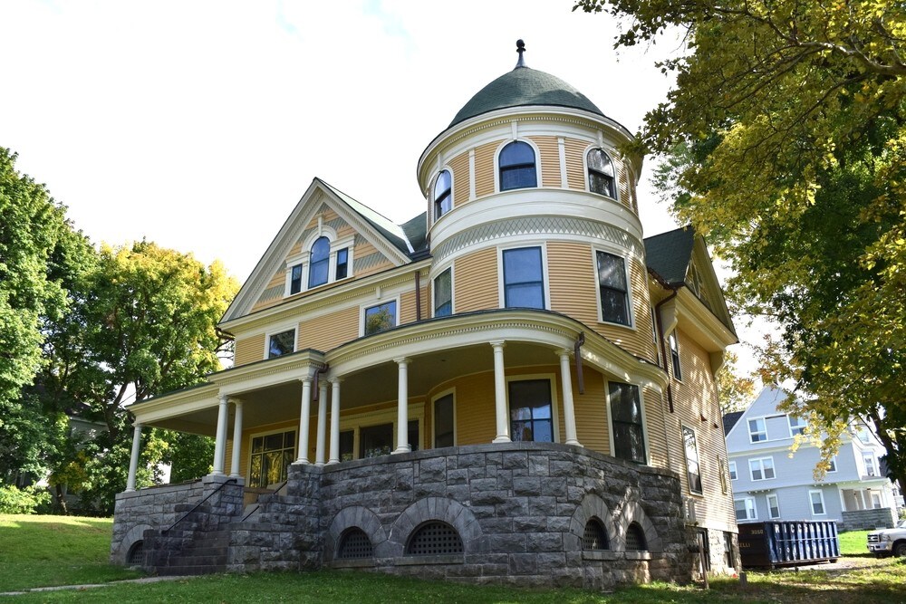 2004 E Genesee St, Syracuse, NY 13210 Apartments in Syracuse, NY