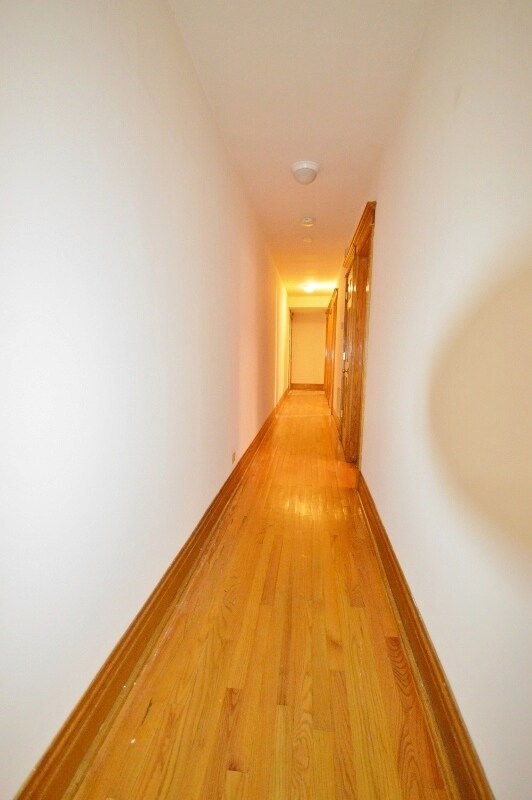 Building Photo - 1417 W Belle Plaine Ave
