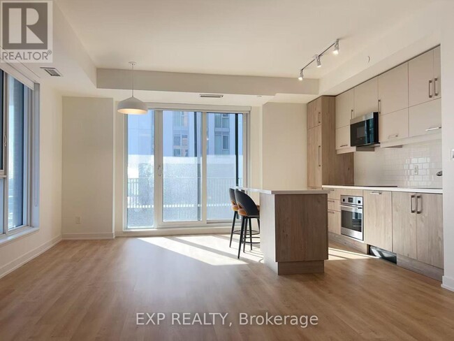 Building Photo - 38 Simcoe Promenade