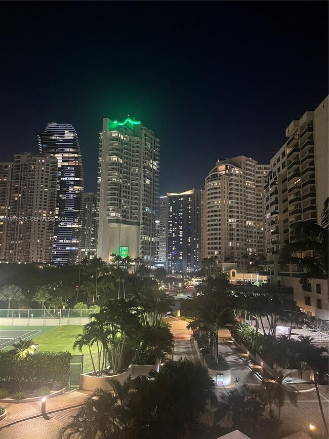 Foto del edificio - 520 Brickell Key Dr