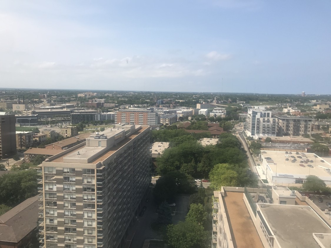 1009 N Jackson St Unit Apartment, Milwaukee, WI 53202 Room for Rent