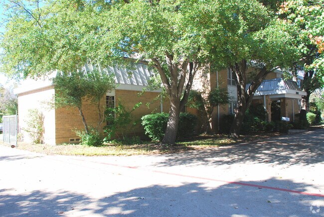 Building Photo - 2911 Lapsley St