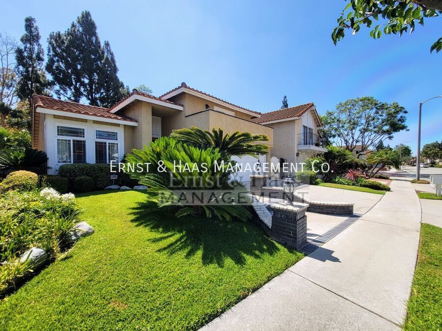 Primary Photo - Stunning Executive 4 Bedroom Home in Prime...
