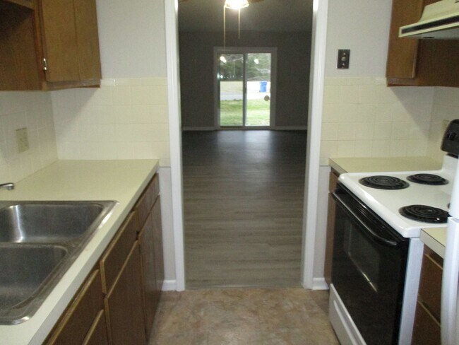 Building Photo - Main Level Condo For Rent in Kernersville