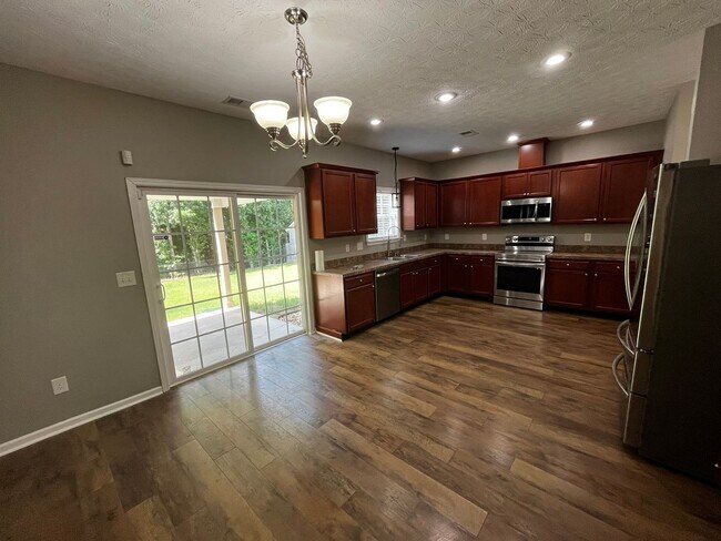 Building Photo - Modern Amenities. Urban Location. Sophisti...