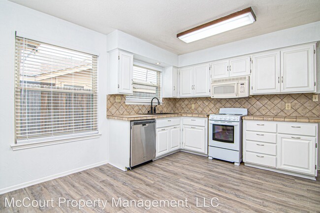 Building Photo - 3 br, 2 bath House - 3809 Gulf Av