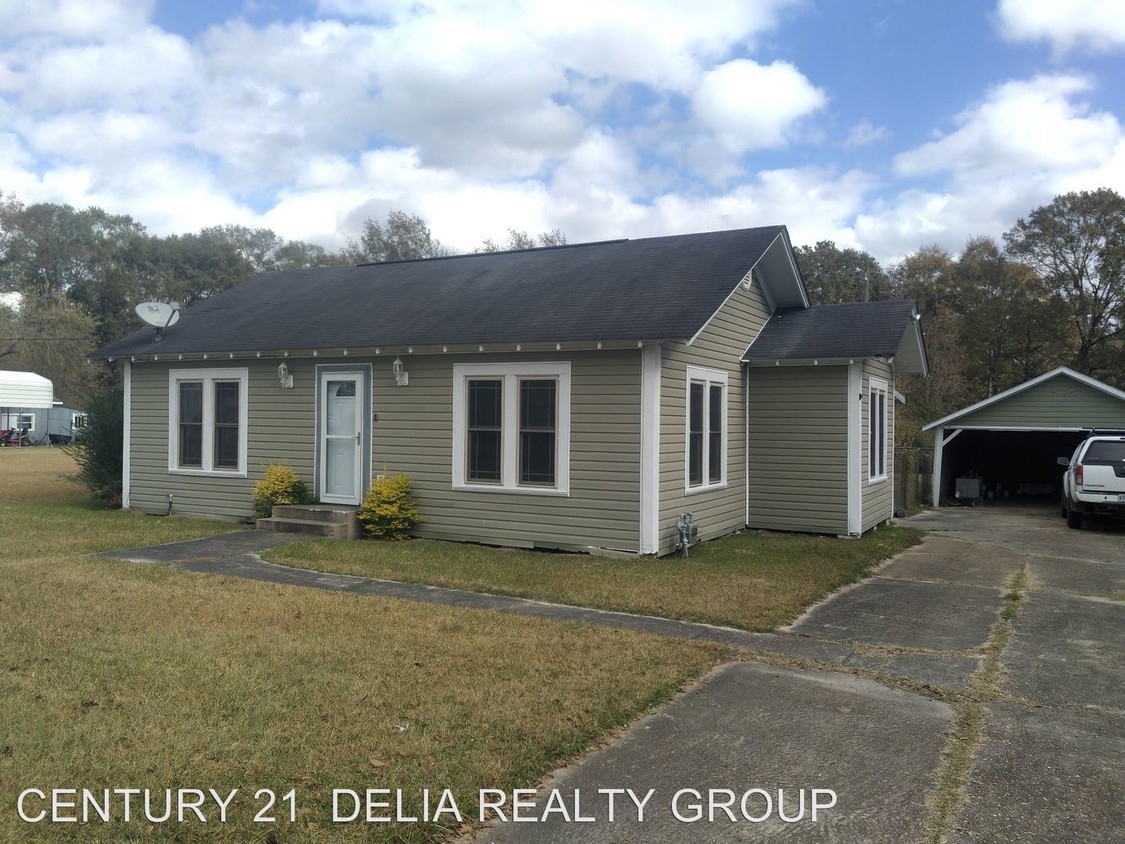 Primary Photo - 3 br, 2 bath House - 120 South Texas St.