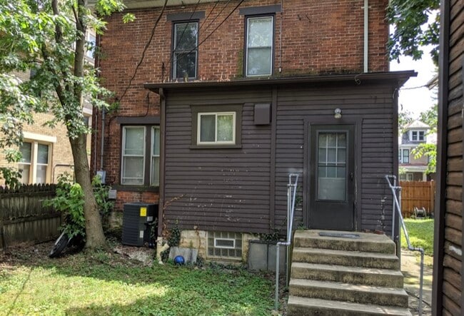 LATGE BACKYARD - 70 E Northwood Ave