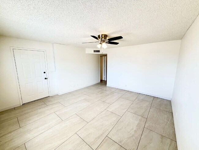Building Photo - Charming Mesa Home in a Quiet, Convenient Neighborhood!