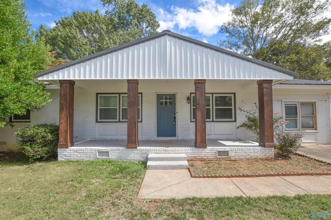 Building Photo - 11021 Strong Dr SE