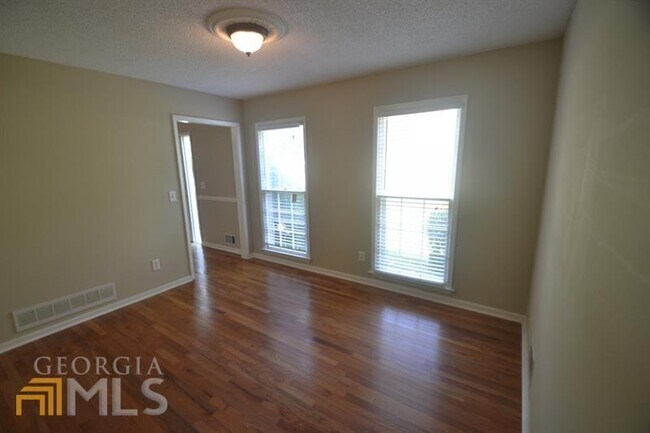 Building Photo - 2993 Carrollton Ct