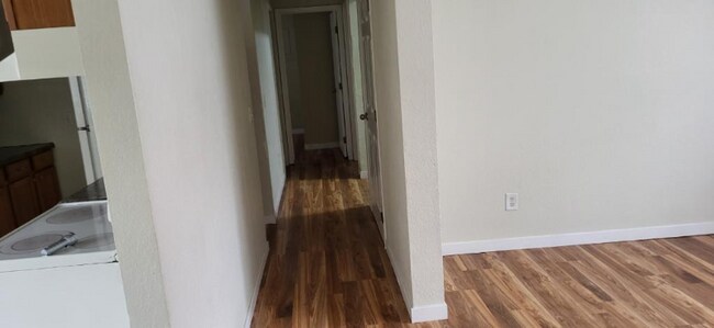 Foto del edificio - 805-1/2 4th Ave NE