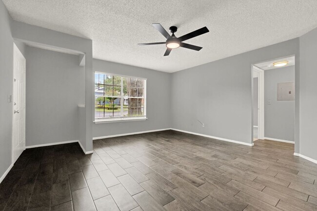Foto del edificio - First Floor 2/2 Condo with private back in...