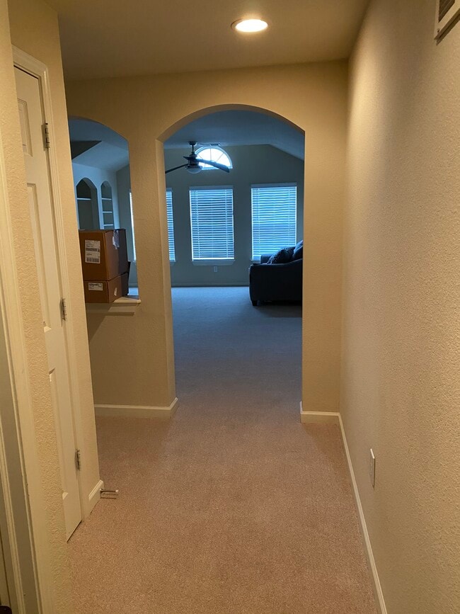 Entryway - 10337 Springpointe Cir