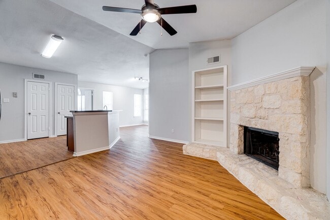 Building Photo - Pointe  360 222 - Go West - 2222 / 360 - Hill Country Paradise - 2bd / 2ba - Garage  - Pool - Nat...