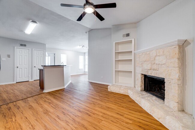 Foto del edificio - Pointe  360 222 - Go West - 2222 / 360 - Hill Country Paradise - 2bd / 2ba - Garage  - Pool - Nat...