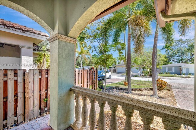 Building Photo - 853 SW 11th Ct